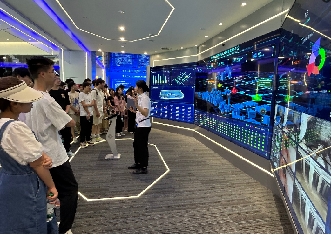 美港通官网科技IT精英暑期实训营活动日 | 探秘南京江北新区研创园 科技火花点亮未来梦想